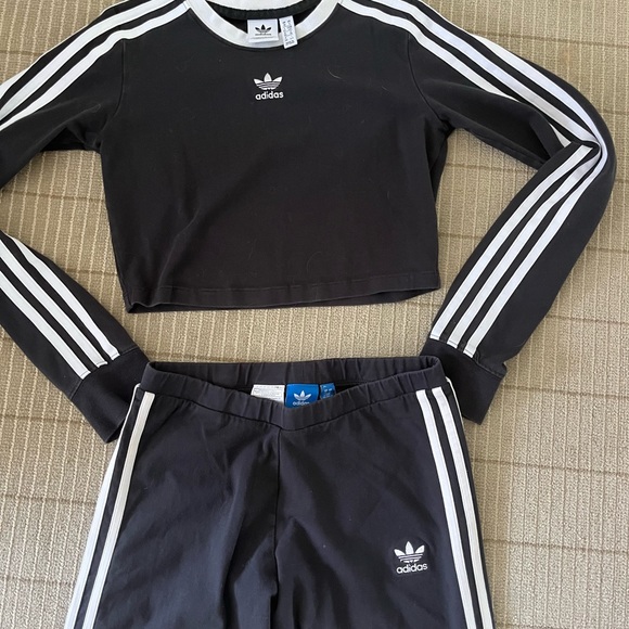 Matching set - cropped fitted top & leggings - adidas logo & strips size small - Picture 4 of 5